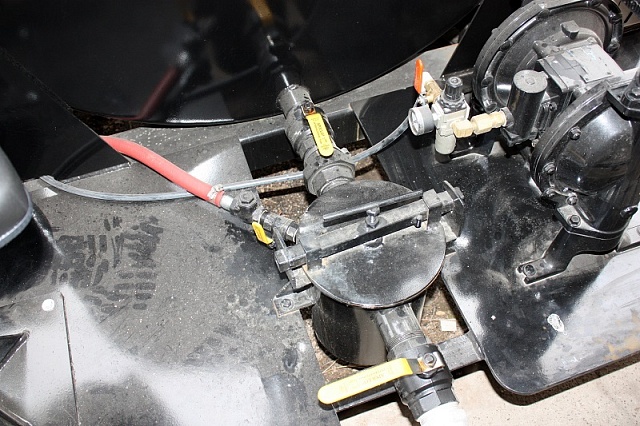 Техническое обслуживание оборудования: Машины для нанесения герметизирующего покрытия на асфальт